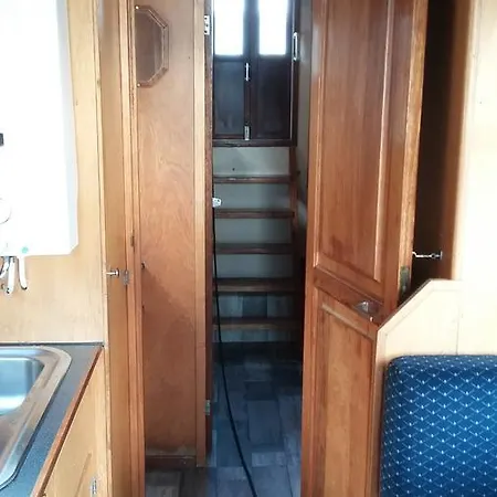 House Boat - Soal - * Prága